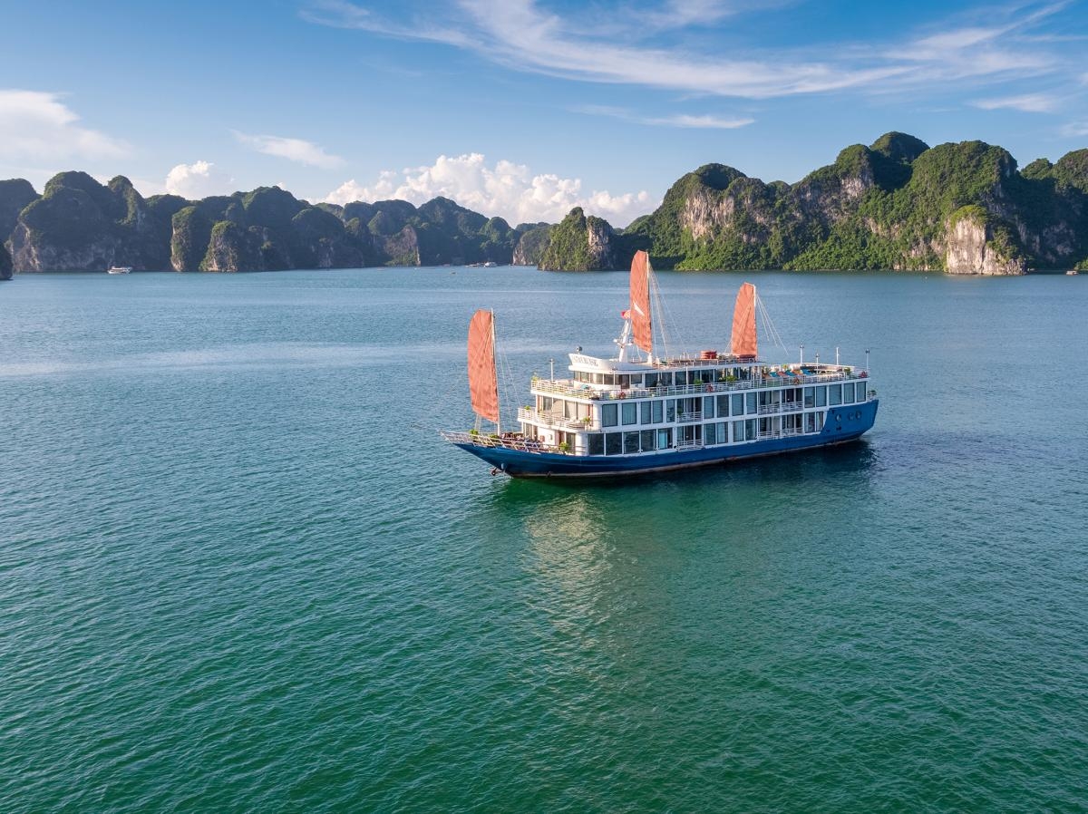 Halong Bay - Lan Ha Bay 2 days 1 night Luxury Cruise