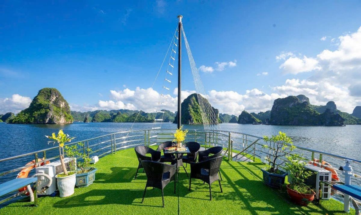 Halong Bay 1 day 6 hours - Deluxe option