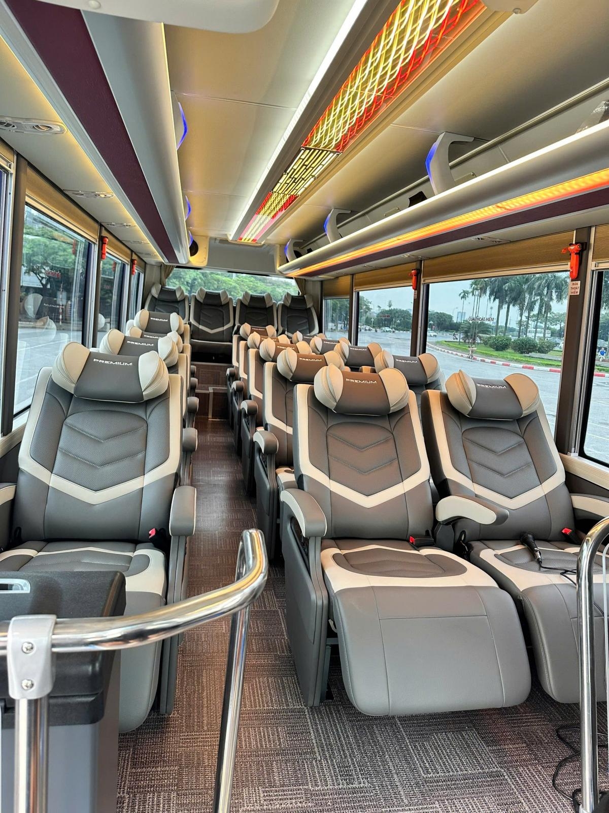 Limousine Hanoi - Halong/ Halong - Hanoi