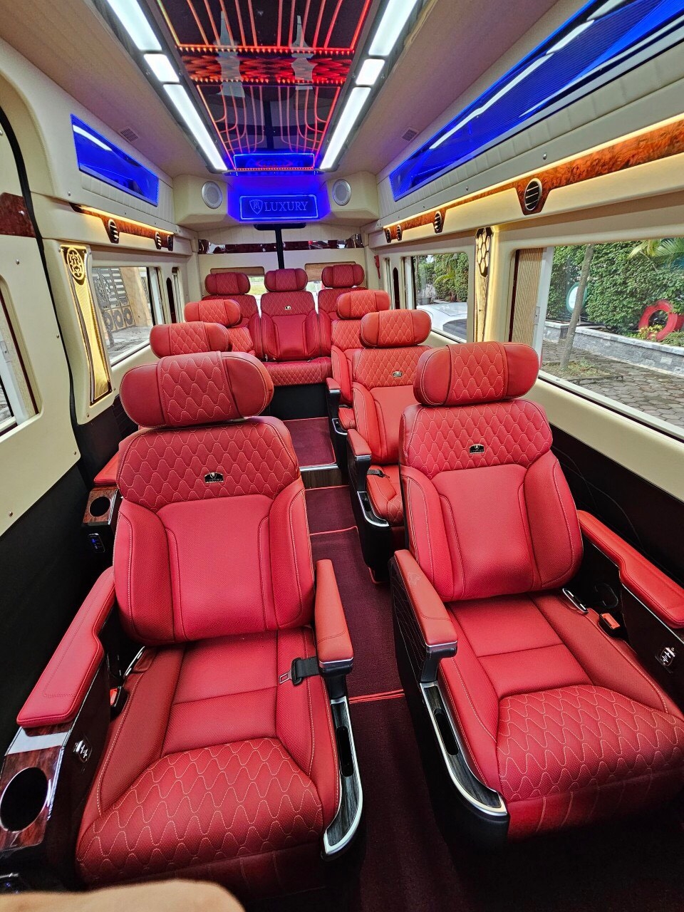 Limousine bus Hanoi - Ninh Binh/ Ninh Binh - Hanoi